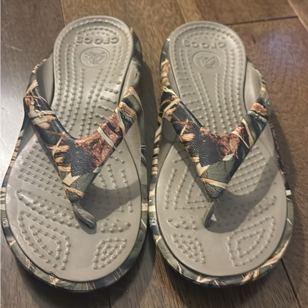 CROCS Unisex Camouflage Flip Flops